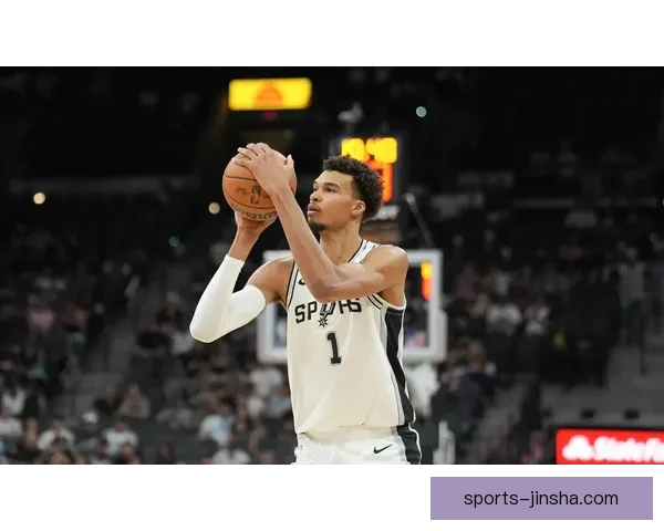 文班亚马26分14篮板马刺三人20+大胜热火豪取六连胜