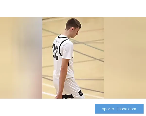 布泽尔状元呼声高大一数据压制弗拉格名嘴担忧适应NBA能力 布泽尔状元呼声高大一数据压制弗拉格名嘴担忧适应NBA能力